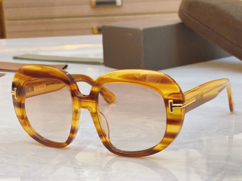 TOM FORD